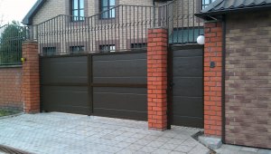 Распашные ворота из сэндвич-панелей