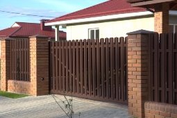 Откатные ворота из металлоштакетника
